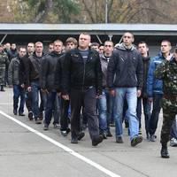 «Мого сина з автобусної зупинки забрали у військомат», - батько призовника з Борщева скаржиться на свавілля