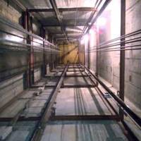 У чоловіка, котрий впав у шахту ліфта, залишилося четверо дітей. ВІДЕО