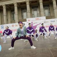 Як 1000 дівчат і хлопців танцювали в Тернополі кілька годин підряд (Відео)