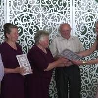 Три весілля. У день одруження внучки зареєстрували ювілейні шлюби бабусі з дідусями