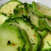 Дівчата, час маринувати кабачки! Закуска, яка зникає зі столу за дві секунди