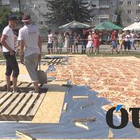 У Чорткові приготували найбільшу в Україні піцу