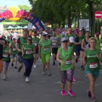 Благодійну милю пробігли в Тернополі, щоб допомогти підкорити Говерлу дівчинці у інвалідному візку