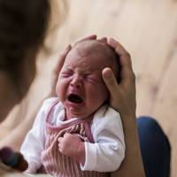 ЗАБІЙ ГОЛОВИ ТА ПЕРЕЛОМ НОСА: НА ТЕРНОПІЛЬЩИНІ П’ЯНА МАМА “ВИХОВУВАЛА” 7-МІСЯЧНУ ДІВЧИНКУ