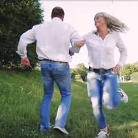 Вже тисячі переглядів назбирало відео, яке зняли батьки випускників Тернопільщини (відео)