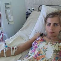 Дівчина з Тернопілля тричі на тиждень змушена бути прикутою до лікарняного ліжка і просить допомоги