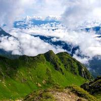 Красу Карпат показали з висоти пташиного польоту (відео)