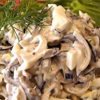 Смачний салат з баклажанів та яйцями: простий рецепт