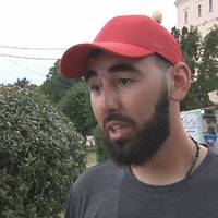 Грузинський мандpiвник Ніко, який пішки йде із Грузії до Литви, зупинявся у Тернополі