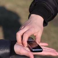 Підходять на вулиці та просять терміново зателефонувати: тернополян попереджають про шахраїв