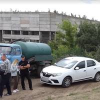 Біля Тернополя активісти спіймали водія вантажівки, який зливав побутові відходи (Відео)