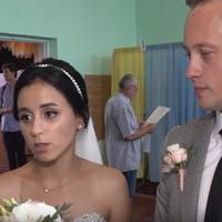 Після вінчання на виборчу дільницю: у Тернополі молодята проголосували в день свого весілля (ВІДЕО)