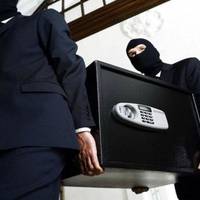 Курйозне пограбування в Тернополі: грабіжники винесли сейф, де діти зберігали 20 гривень та іграшки