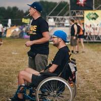 Дістатися на “Файне місто” люди на інвалідних візках зможуть на соціальному таксі