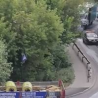 Солярка текла рікою: у Тернополі з вантажівки витекло дизпаливо. ВІДЕО