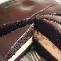 Ох і смакота! Ми з подругами просто закохались в цей рецепт. «Кокос в шоколаді» – Торт вологий, соковитий і просто тане в роті