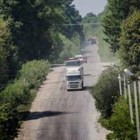 Тернопільські шляховики показали, як фури «вбивають» дороги