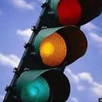 Водіям дозволили їхати на жовтий сигнал світлофора
