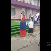 Тернополяни нарікають на бабусь, які перекочували під новий РАЦС (відео)