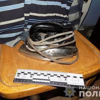 Чоловіка катували розпеченою праскою 2 товаришів. ВІДЕО