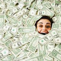 Перевести все в долар: на сайті президента з’явилася петиція з вимогою замінити гривню на долар