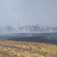 Біля Тернополя було багато диму – горіло поле, ледь не спалахнула заправка