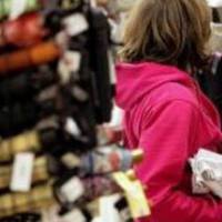 На Шумщині неповнолітні хлопець і дівчина обікрали сільську крамницю