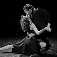 Пристрасне танго у 80. (Відео)