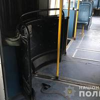 У Тернополі затримано дебошира, який вимахував пістолетом у троллейбусі. ФОТО
