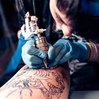 Тернополянам безкоштовно битимуть татуювання до Дня Незалежності