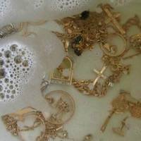 Як повернути ювелірним виробам блиск. Після цього вони будуть сяяти як нові