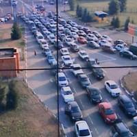 Люди втрачають свідомість: що відбувається на угорському кордоні (ВІДЕО)