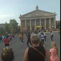 У Тернополі іноземні студенти витанцьовували в День пам’яті захисників України (відео)