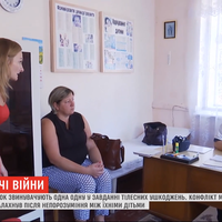 Подряпини, забої та поливання водою. На Тернопільщині між матерями спалахнув конфлікт через дітей. ВІДЕО