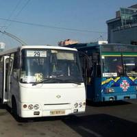 На зупинці біля автовокзалу водії маршруток блокують рух тролейбусів, – соцмережі