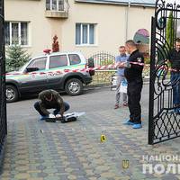 Поліцейські просять відгукнутися очевидців вибуху на подвір’ї ректора