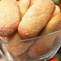 Пів склянки кефіру, одне яйце, 80 мл олії. Просте і нeймовірно смачне печиво