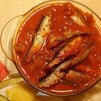 Як приготувати кільку у томатному соусі на зиму