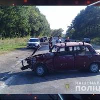 У Бучацькому районі не розминулися два автомобілі, винуватець втік з місця події. ВІДЕО