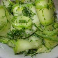 Дівчата, пора маринувати кабачки! Закуска, яка змітається зі столу за дві секунди