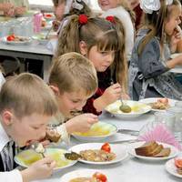 ЗА ХАРЧУВАННЯ У ШКОЛАХ ТЕРНОПІЛЬСЬКІ УЧНІ ЗМОЖУТЬ РОЗРАХОВУВАТИСЬ 