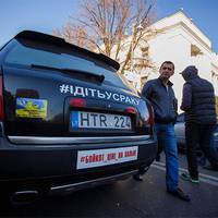 Зеленський дозволив їздити на 