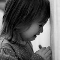 Сумна історія: дівчинка з Тернопільщини, з якої знущалася мама, повернулася додому