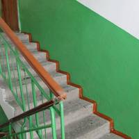 Нещасний випадок у Кременці: в під'їзді помер пенсіонер