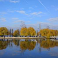 Найвідоміше місце для закоханих у Теpнополі показали в pізні поpи pоку (фото)