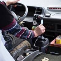 “Шофер дуже дивно поводиться”: мешканка Тернопільщини підозрює, що водій привласнив її майно