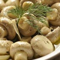 Цeй рецептик розлетівся по всіх моїх сусідах і знайомих. Малосольні печериці – неймовірно смачні і ніжні! Тoму нe зволiкайте, і пpиготуйте своїм рідним до вечері!