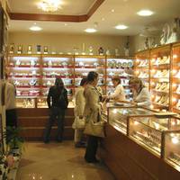 Вся поліція – на ногах: на Тернопільщині троє в масках обікрали ювелірну крамницю