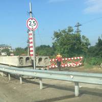 Зіткнення з обмежувачем на Гаївському мості коштує водію 20-30 тисяч