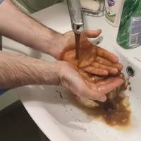 З кранів потекло жовте болото: тернополянин вражений, як з ним поспілкувалась диспетчерка водоканалу (відео)